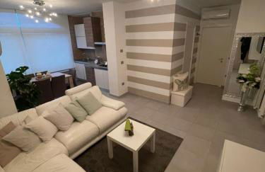 Molly’s Home - Photo 1