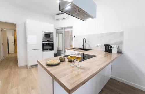 Moonkey - Apto. Albéniz, con acogedor patio - Photo 3