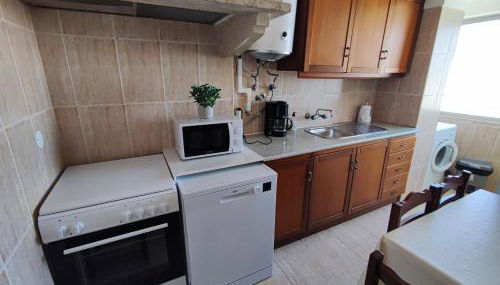 Lisbon traditional T2 with balcony in Damaia, Lisbon - Photo 1