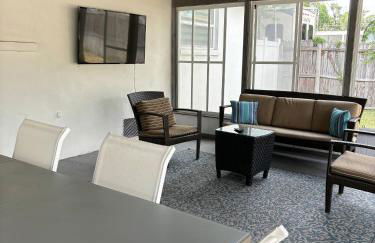 Contemporary Oaks | Heated Pool + Screened Lanai - Foto 34