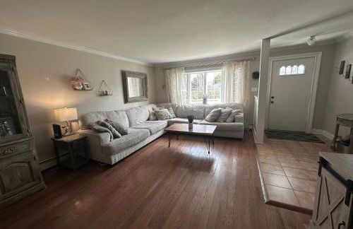 Spacious Family Friendly Backyard Retreat - Photo 17