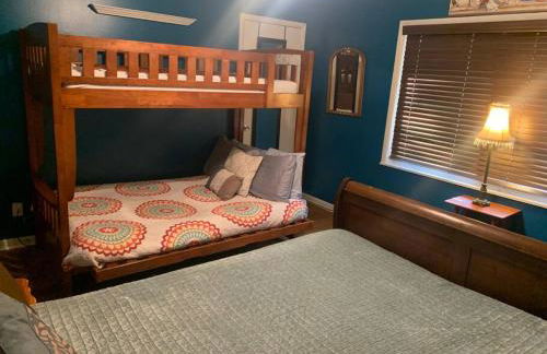 Family Friendly Downtown Home - Private Yard & Grill - Location, Location, Location! - Foto 6