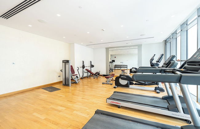 Luxury StayCation - Studio in Damac Hills with Balcony and Golf Views - Foto 23