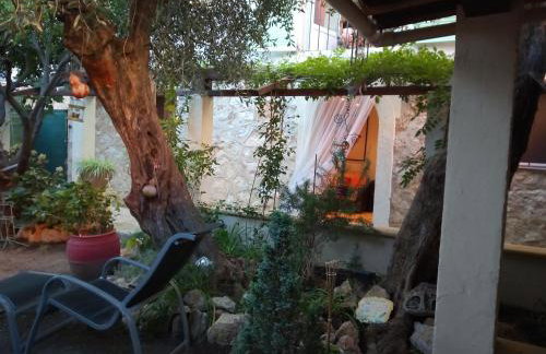 2 pièces, Proche centre ville, GIP ASFO, Jardin et Parking Privatifs - Foto 2