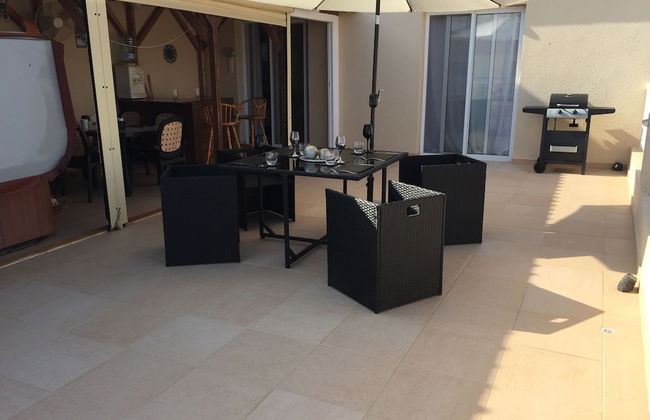 2 Bed Flat - Sleeps 4 - Pool - Parking - Wifi - Foto 1