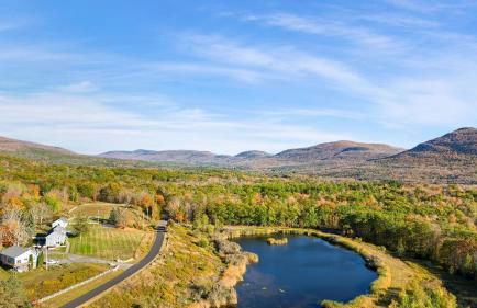Scenic Catskills Retreat • Pool Hot Tub Game Room Lake Views Mountainview Estate by AvantStay - Foto 76