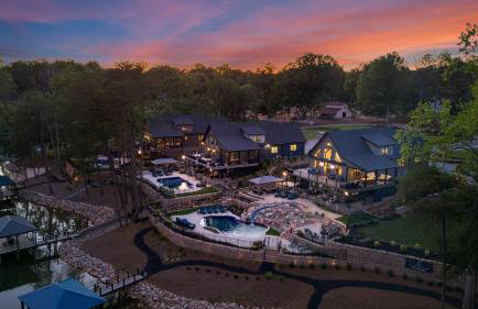 Gray Fox Lodge by Avantstay Waterslide Pool, Theater Sleeps 21 - Foto 148