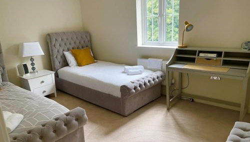 Luxurious Executive 5 Bedroom Whole Home - For 10 - Foto 5