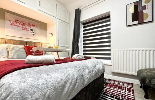 Joyful Jungle Jewel wBalcony & Foozeball-Ferndale - Foto 31