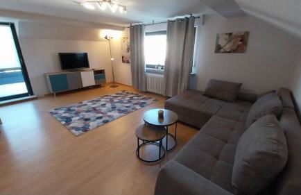 Schräge Nummer in Neheim - Balkon, Wlan & Zentral - Foto 3