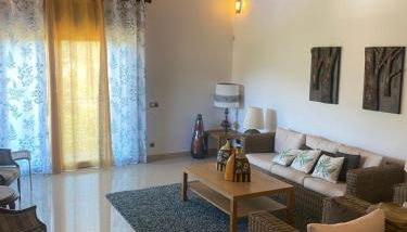 4 Bed Villa - Sleeps 9- Pool - Garden - Parking - Foto 3