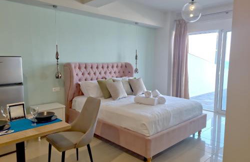 Epipleon Luxury Suites -106- Δωμάτιο 40τμ με βεράντα 45τμ μπροστά στην θάλασσα - Photo 1