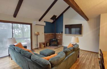 Rustic Mountain Escape Waterpark, Ski & Views! - Foto 15