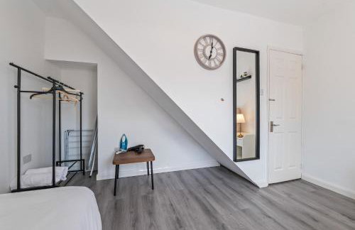 CityBuzz 4 Bedroom House in Nottingham Sleep 7 - Foto 19