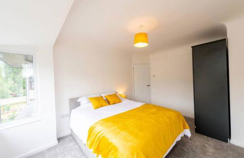 Spacious 3-Bed by Beatles Attractions & Transport - Foto 5