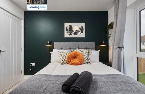 Spacious 4BDR House By Homebird Property Management Short Lets & Serviced Accommodation Leeds With Private Parking & Garden - Foto 7