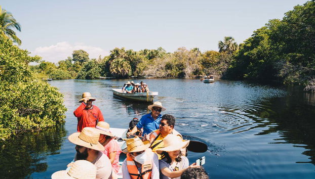 Voyagez dans un bateau à rames