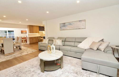 Luxury Oasis Getaway w/pool 15 mins from beach - Foto 60