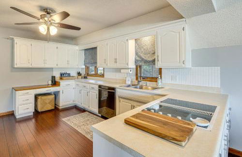 Lakefront Home with Dock and Decks in Gravois Mills! - Foto 8