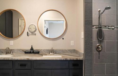 Game Barn, Cowboy Pool, 17ft Movie Screen - sleeps 10 - Foto 13