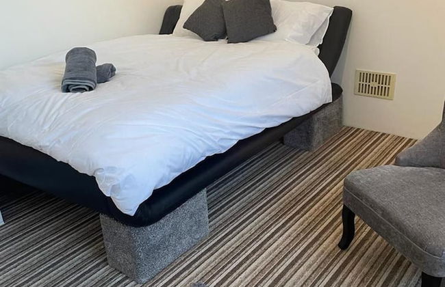 Remarkable 1-bed Apartment in Tunbridge Wells - Photo 2