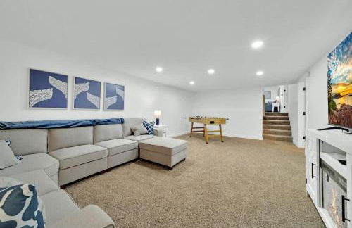 HUGE Modern Family Home- Modern, Fully Stocked, Weekly Savings - Foto 27