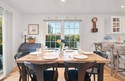 Stunning Home with Water Views - Foto 9