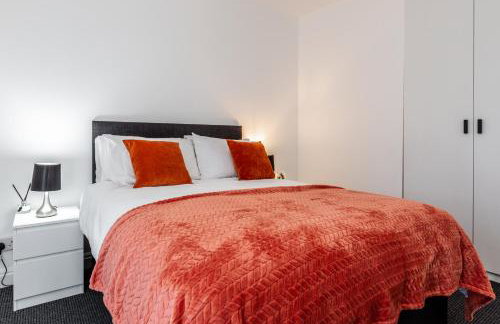 Waterfront 2 Bed Apartment - Free Parking & Wi-Fi - Foto 24