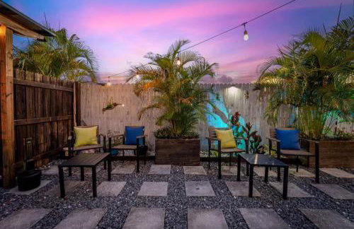 Outdoor Deck Fully Equipped Remodeled Bath - Photo 1