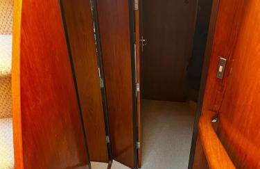 SUPERYACHT ON TOWN QUAY MARINA, SOUTHAMPTON - Very close to city centre and cruise terminals - free parking included - Foto 17