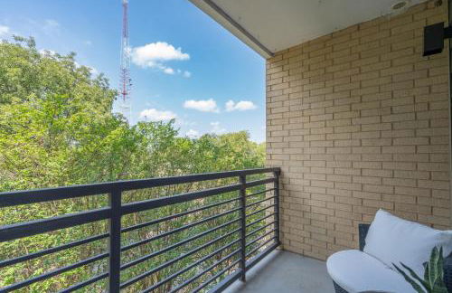 Riverwalk and Pool view Apt with King bed Infinity Pool Gym Free Parking - Foto 56