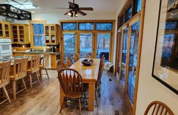 Sundance Spacious Vaulted Ceiling cabin, Hot tub, huge lawn - Foto 24