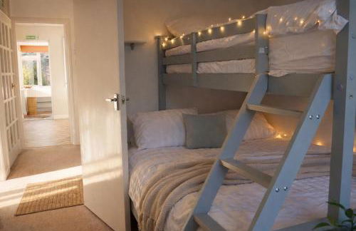 Big Group Bungalow, Sleeps 9, Perfect for Families - Photo 18