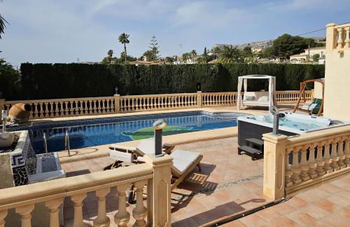 Luxury Villa - pool, hot tub, aircon, TVs, home cinema, office, Gbit Internet, sports equipment - Foto 1