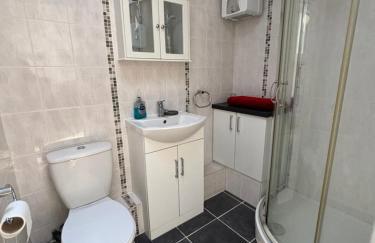 498, Three Bedroom Detached Chalet - Sleeps 6, pet friendly, FREE pool and entertainment passes included - plus WiFi, bed linen and towels included - Foto 17