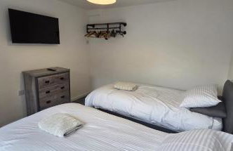 The Glen - Contractor Haven with Fast WiFi & Easy Parking by Hosterooo - Foto 12