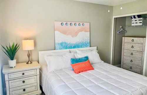 Tropical Gem/5 min beach walk - Foto 9