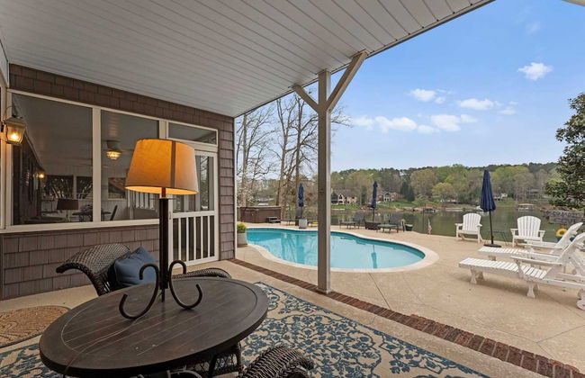 Sleeps 22, Lakefront w/ Private Dock & Pool, 2 Houses Lake Living by Avantstay - Foto 62