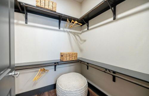 Business Ready -Fast WiFi -Onsite Parking - Foto 11