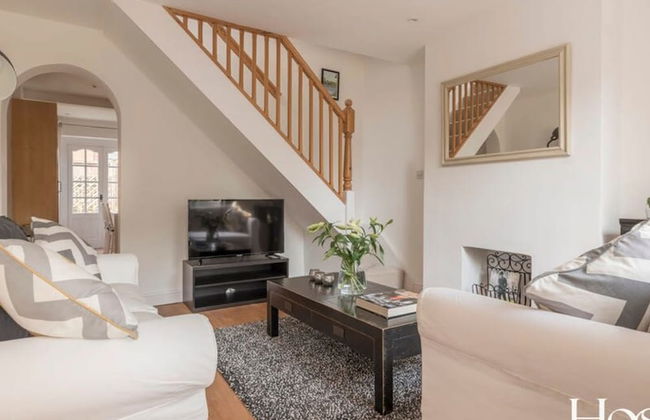 Stunning Character House In The Centre of Henley - Photo 8