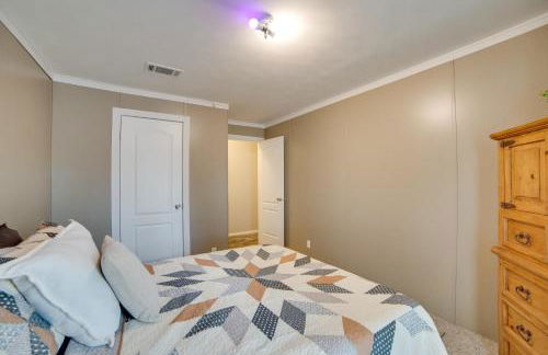 Steps to WES Arena Pet-Friendly Cabin with Deck! - Photo 19