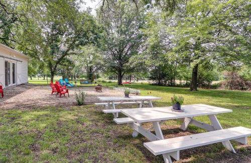 Coffeyville Countryside Studio with Fire Pit! - Foto 21