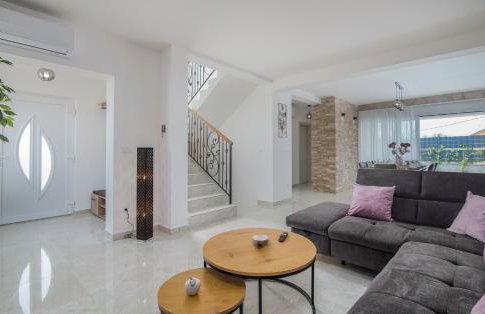 Villa with nice pool, luxuriously furnished, quiet area - by TRAVELER tourist agency Krk ID2389 - Foto 27