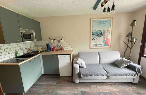 Studio refait à neuf avec balcon - Famille - Parking couvert - Foto 4