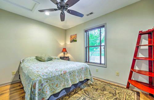 Pisgah Forest Farm Home: Outdoor Pool & Games - Foto 17