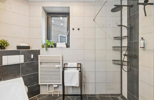 maremar - Design im Zentrum - 2 Schlafzimmer - Luxus Boxspringbetten - Küche - Arbeitsplätze & Highspeed WLAN - Balkon - Foto 10