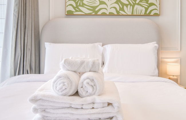 Luxe and Modern Duplex in Difc - Photo 15