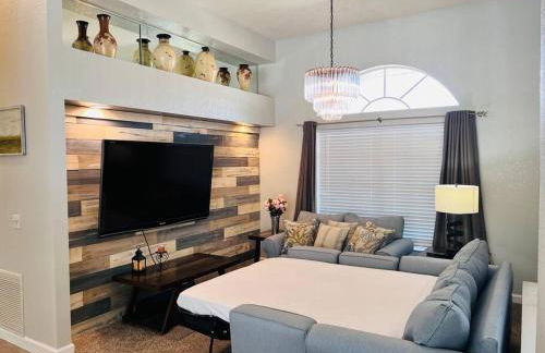 Peachland getaway with pool and tiki bar - Foto 6