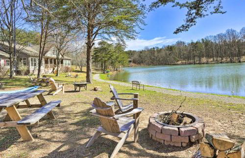 10 Mi to Drive-In Lakefront Trenton Cabin! - Foto 1