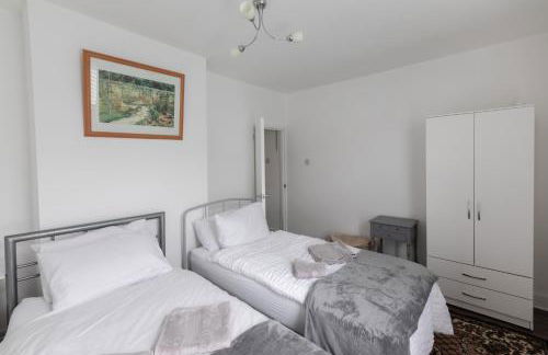 Comfortable Portsmouth home near Southsea beach great for group stays and contractors - Foto 2